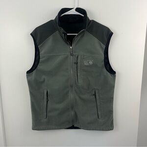Mountain Hardware outdoorsy durable adventurous lightweight vest size large